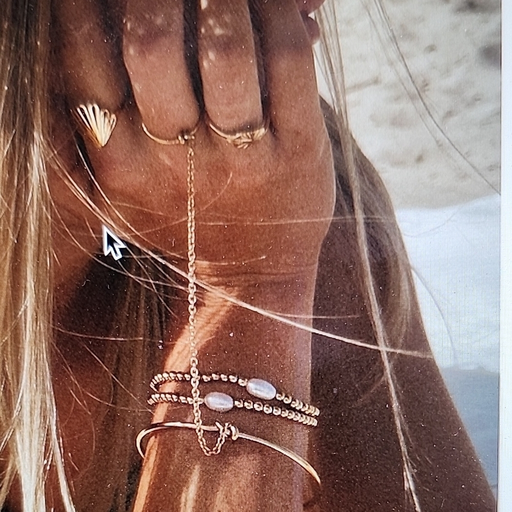 Elegant Gold Bracelet with Chain